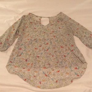 Cute v-neck blouse with keyhole back + bird print